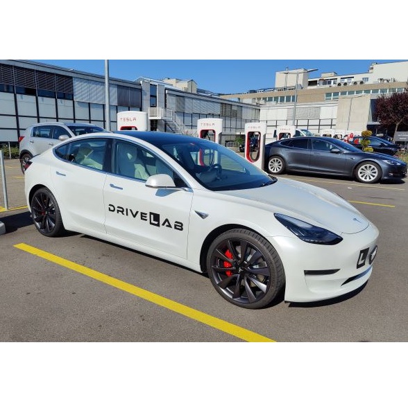 Images DriveLab - Fahrschule mit dem Tesla in Zug